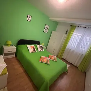 Bajo Apartment